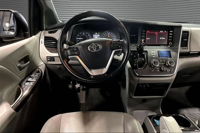 2019 Toyota Sienna XLE - Photo 8