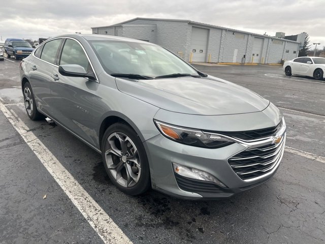 2024 Chevrolet Malibu 1LT photo 2