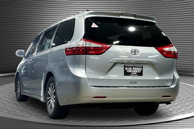 2019 Toyota Sienna XLE - Photo 4
