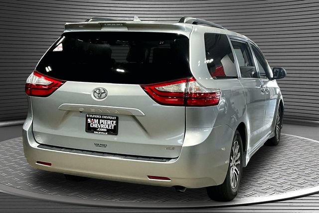 2019 Toyota Sienna XLE - Photo 6
