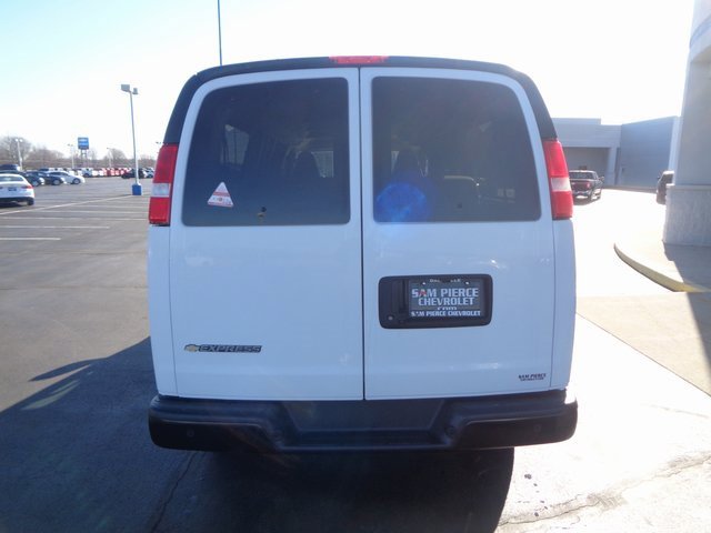 2022 Chevrolet Express Passenger 3500 LS photo 4