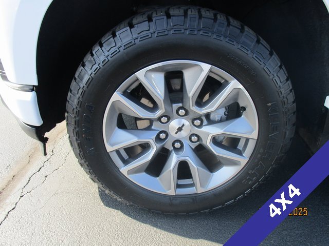 Used 2021 Chevrolet Silverado 1500 RST with VIN 1GCUYEET6MZ142848 for sale in Daleville, IN