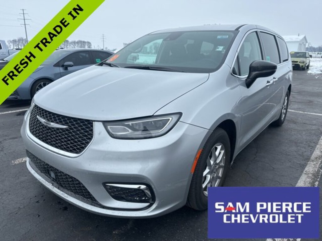 Used 2024 Chrysler Pacifica Touring L