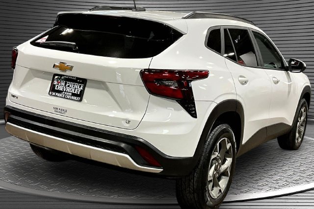 2025 Chevrolet Trax LT - Photo 6