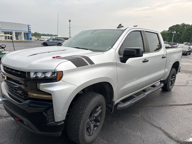 Used 2020 Chevrolet Silverado 1500 LT Trail Boss with VIN 3GCPYFEL3LG425225 for sale in Daleville, IN