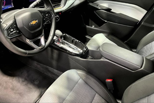 2025 Chevrolet Trax LT - Photo 16