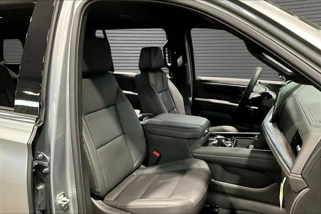 2026 Chevrolet Suburban LT - Photo 10