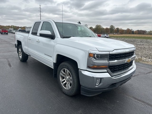 2018 Chevrolet Silverado 1500 LT photo 3