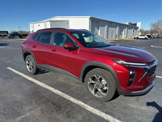 2025 Chevrolet Trax LT photo 3