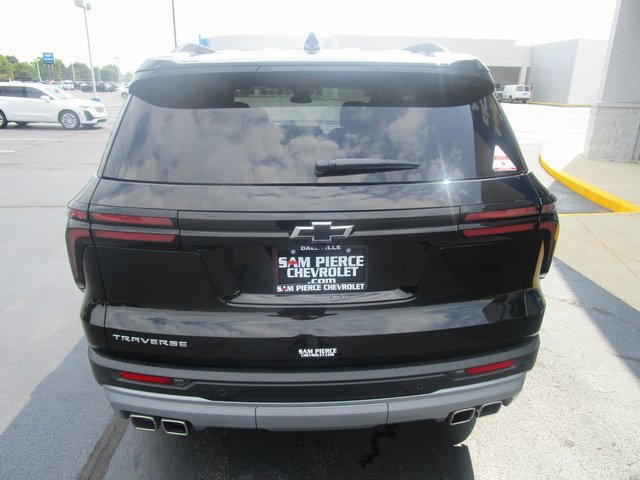 2026 Chevrolet Traverse photo 3