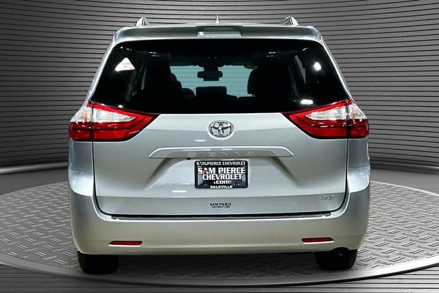2019 Toyota Sienna XLE - Photo 5