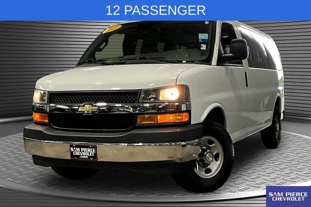 2021 Chevrolet Express 2500 LT's photo