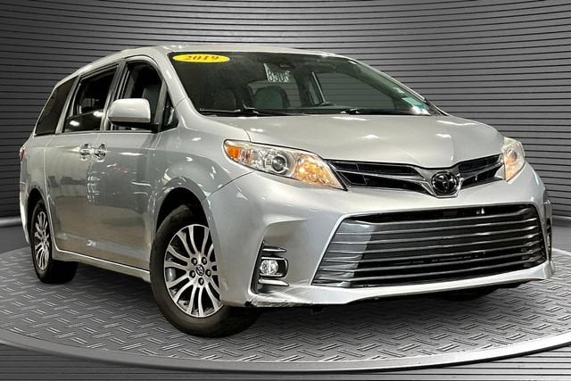 2019 Toyota Sienna XLE - Photo 3