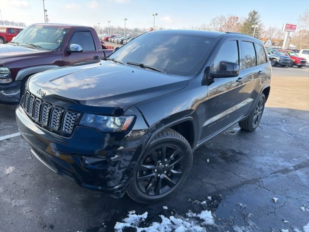 Used 2017 Jeep Grand Cherokee Altitude