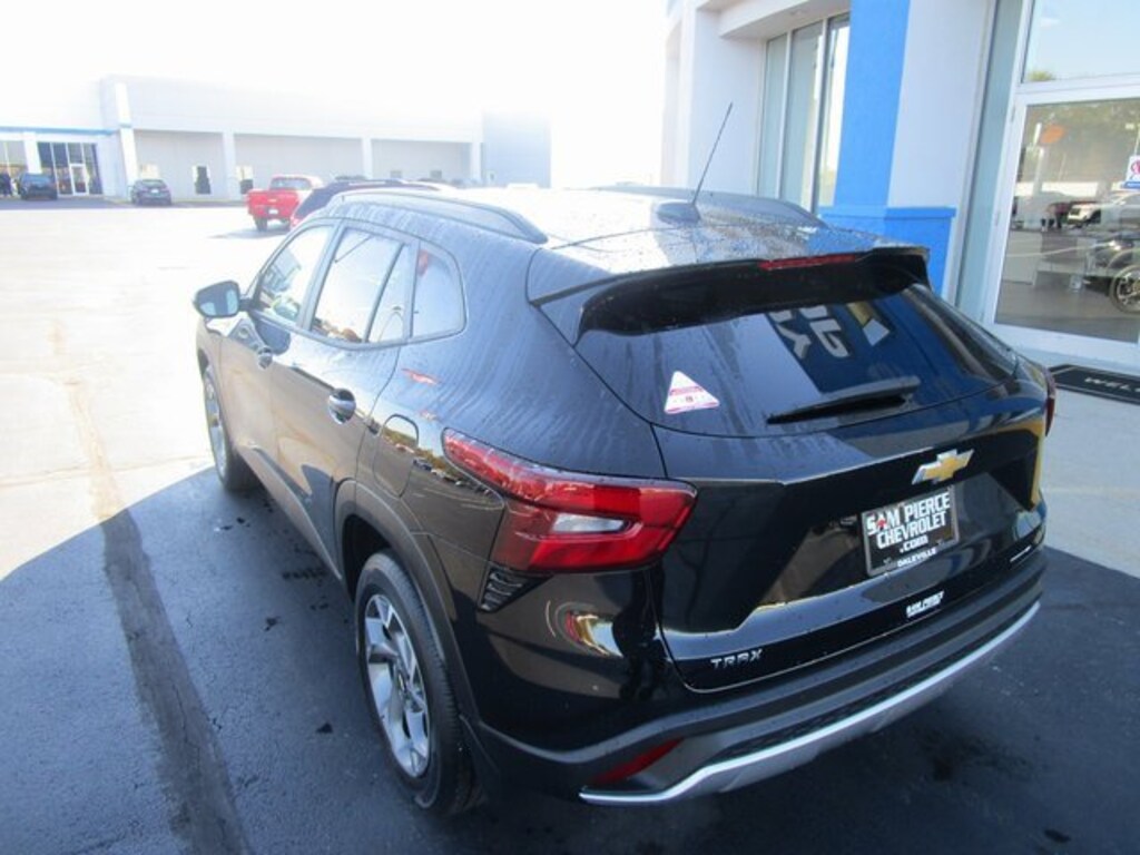 Used 2024 Chevrolet Trax LT SUV