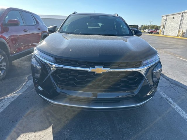 2024 Chevrolet Trax LT photo 2