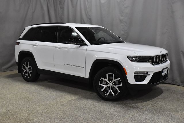 2025 Jeep Grand Cherokee Limited photo 3