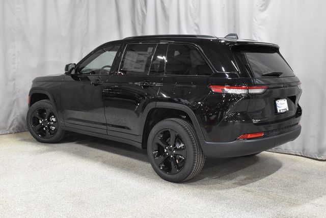 2025 Jeep Grand Cherokee Limited photo 4