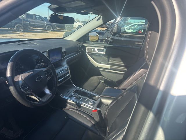 2021 Ford Explorer XLT photo 3