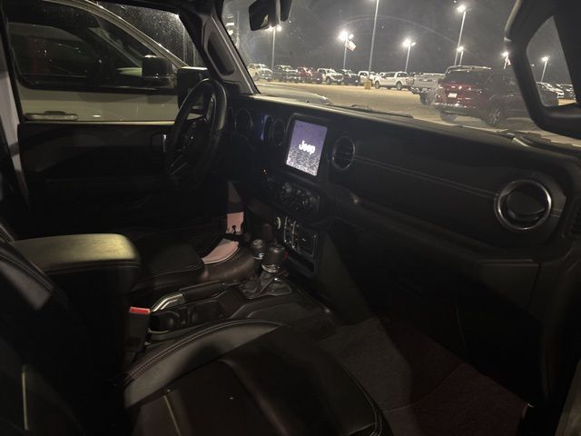2018 Jeep Wrangler Unlimited Sahara photo 4