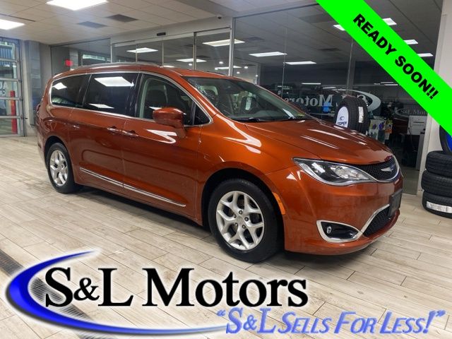 2018 Chrysler Pacifica Touring L Plus's photo