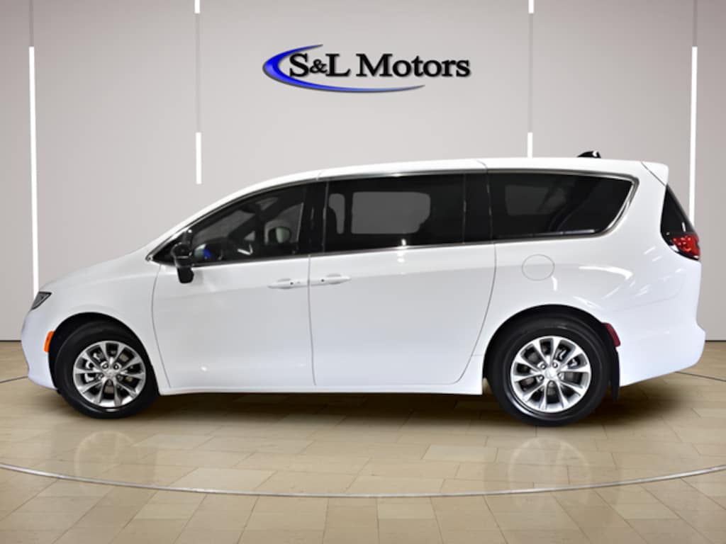 New 2026 Chrysler Pacifica LIMITED Passenger Van