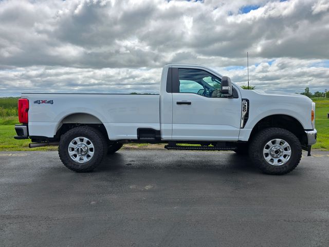 2023 Ford F-350 photo 2
