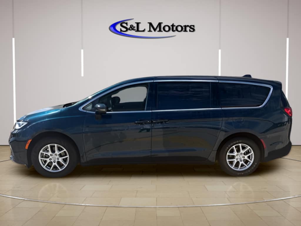 Certified 2023 Chrysler Pacifica Touring L Minivan/Van