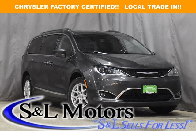 2020 Chrysler Pacifica Touring L's photo