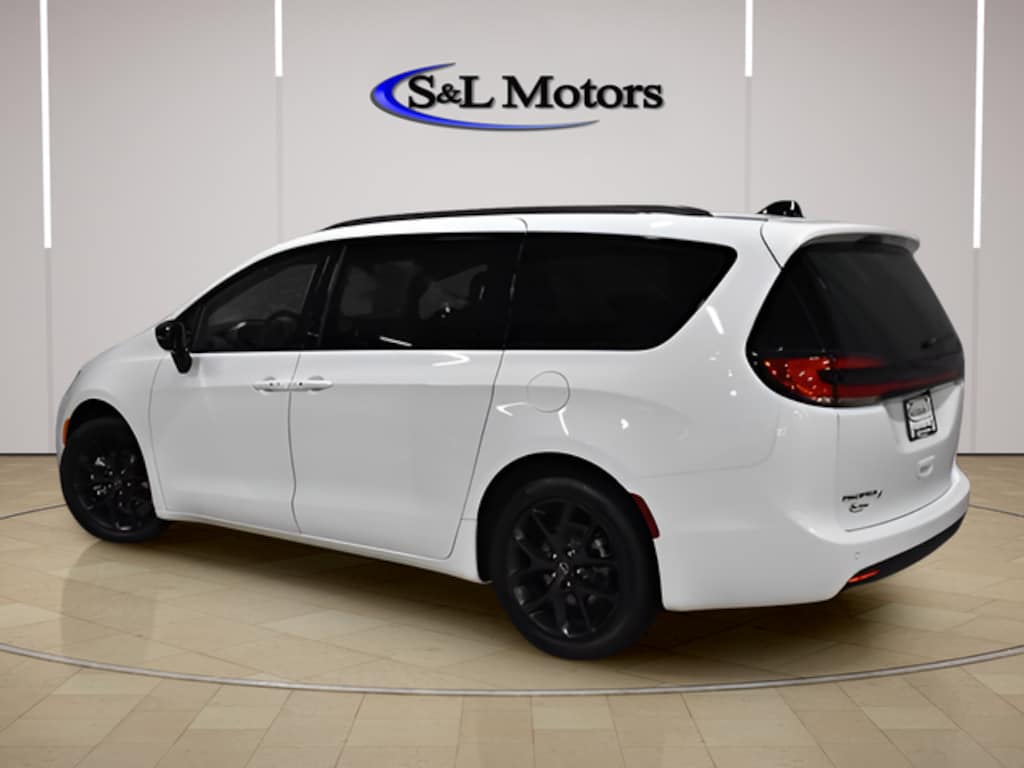 New 2026 Chrysler Pacifica SELECT Passenger Van