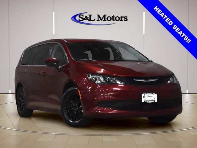 2023 Chrysler Voyager LX's photo