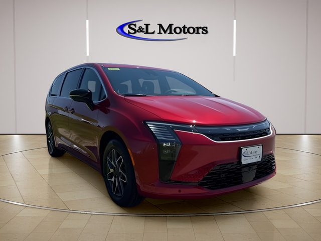 2027 Chrysler Pacifica Limited's photo