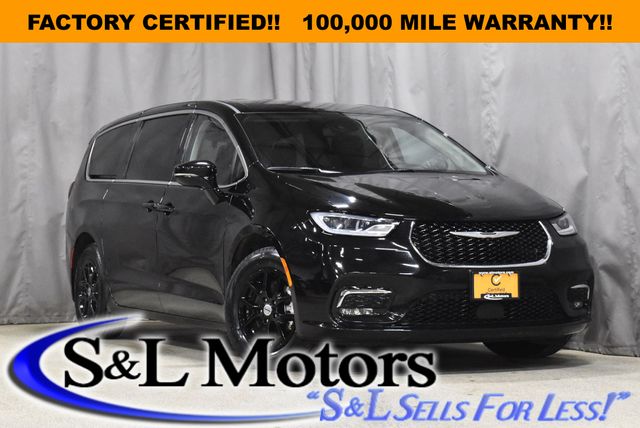 2024 Chrysler Pacifica Touring L's photo