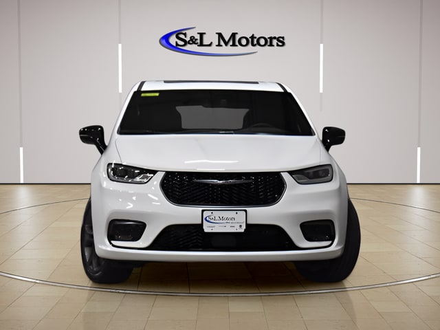 2026 Chrysler Pacifica Select AWD's photo
