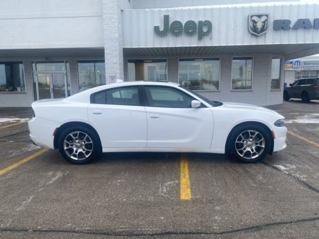 Used 2016 Dodge Charger SXT Sedan