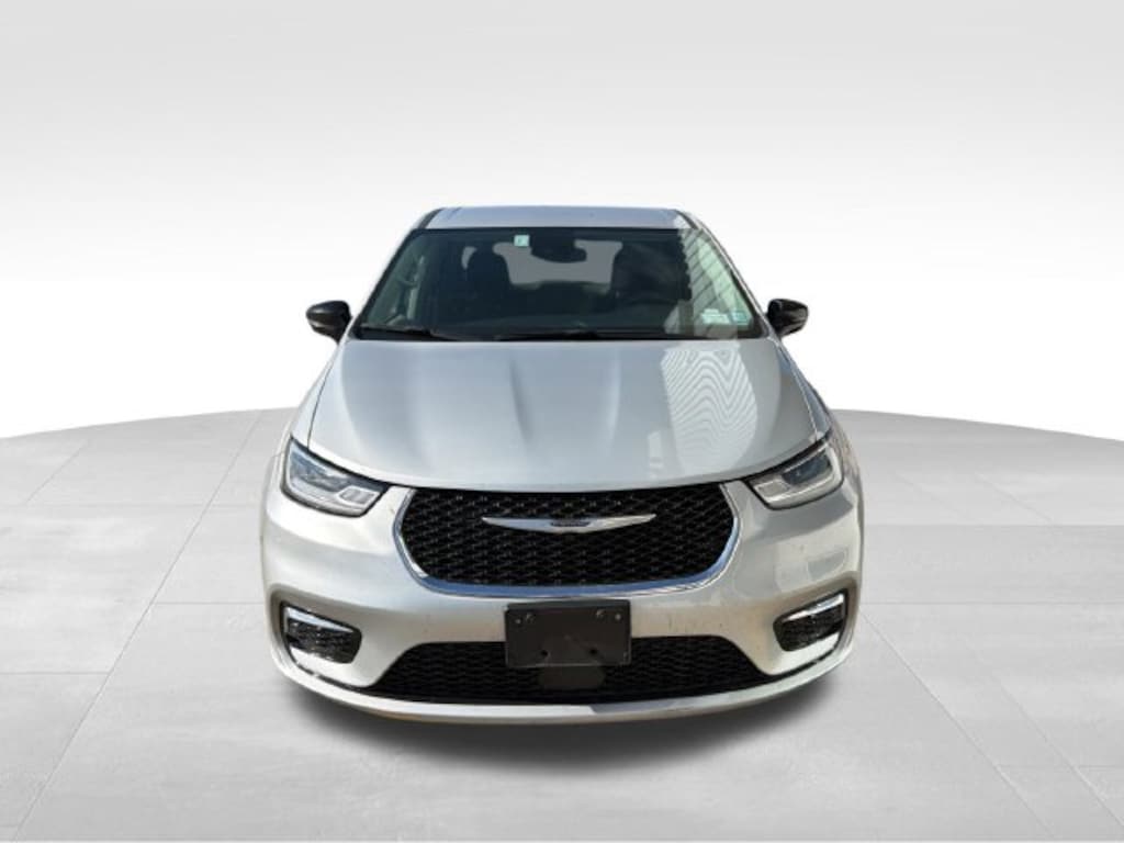 Used 2024 Chrysler Pacifica Touring L Minivan/Van