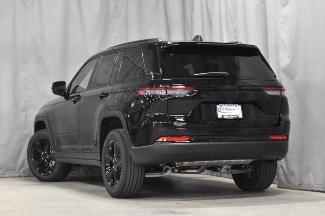 2025 Jeep Grand Cherokee Limited photo 2
