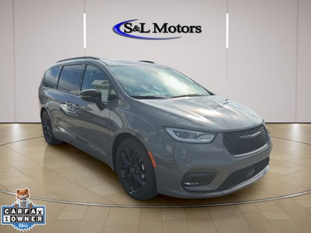 Certified 2025 Chrysler Pacifica Limited Minivan/Van