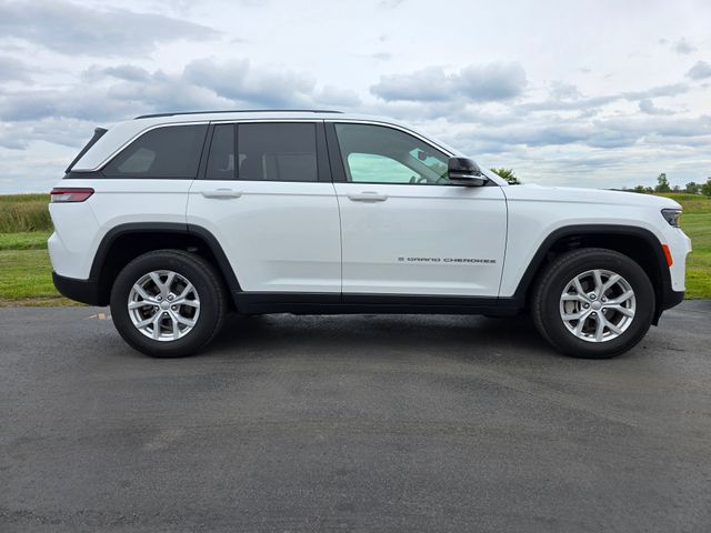 2024 Jeep Grand Cherokee Limited photo 2