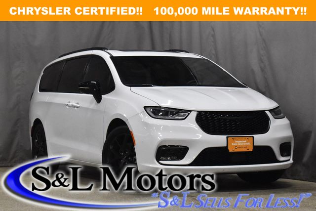 2025 Chrysler Pacifica Limited's photo