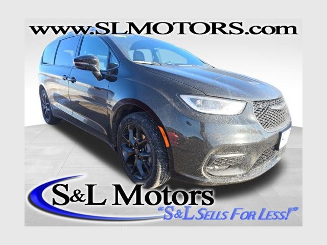 2026 Chrysler Pacifica Select's photo