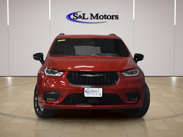 2026 Chrysler Pacifica Select's photo