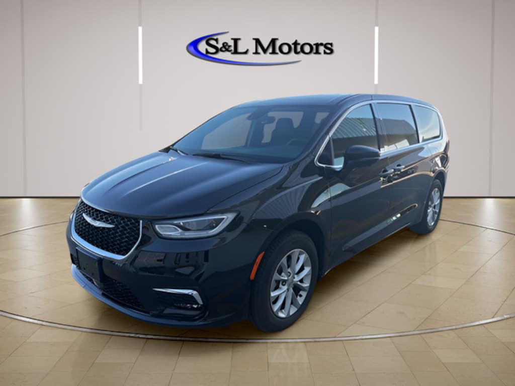 Used 2025 Chrysler Pacifica Select Minivan/Van