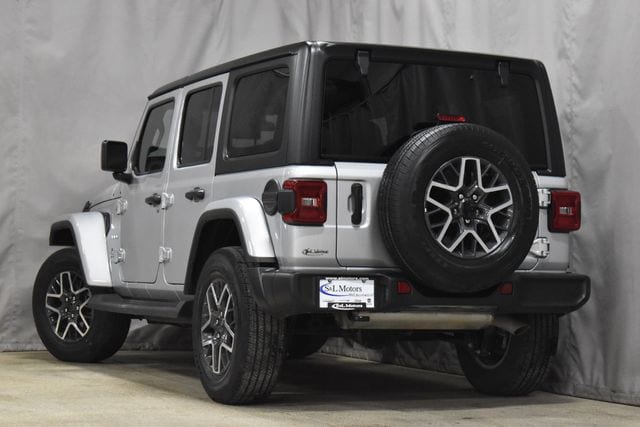 Used 2024 Jeep Wrangler 4-Door Sahara with VIN 1C4PJXEG5RW237393 for sale in Pulaski, WI