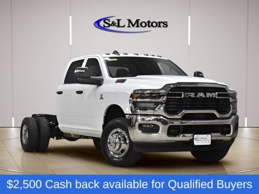 New 2026 Ram 3500 TRADESMAN CREW CAB CHASSIS 4X4 60' CA Pickup