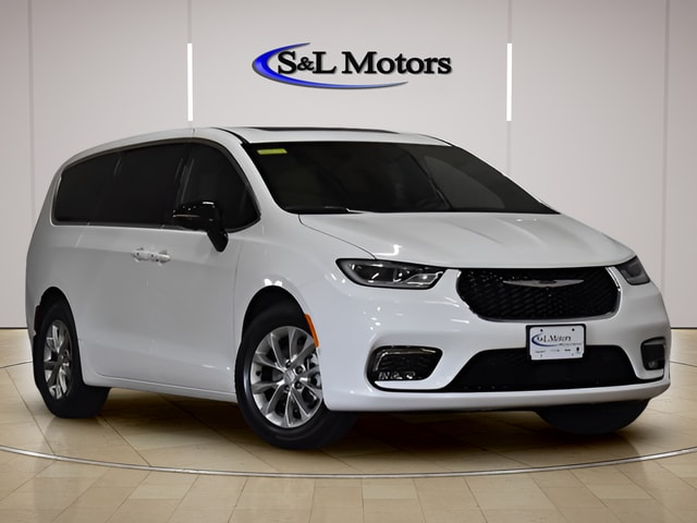 2026 Chrysler Pacifica Limited's photo