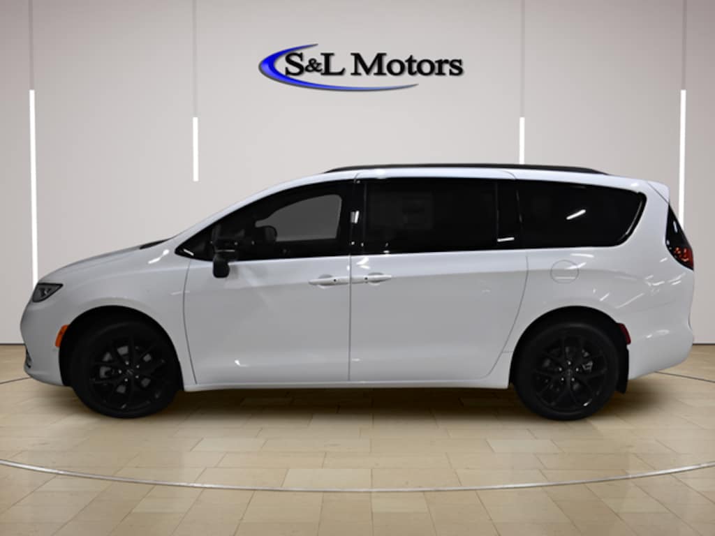 New 2026 Chrysler Pacifica LIMITED AWD Passenger Van