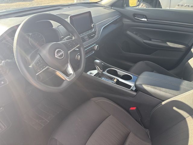 2024 Nissan Altima 2.5 SV photo 4