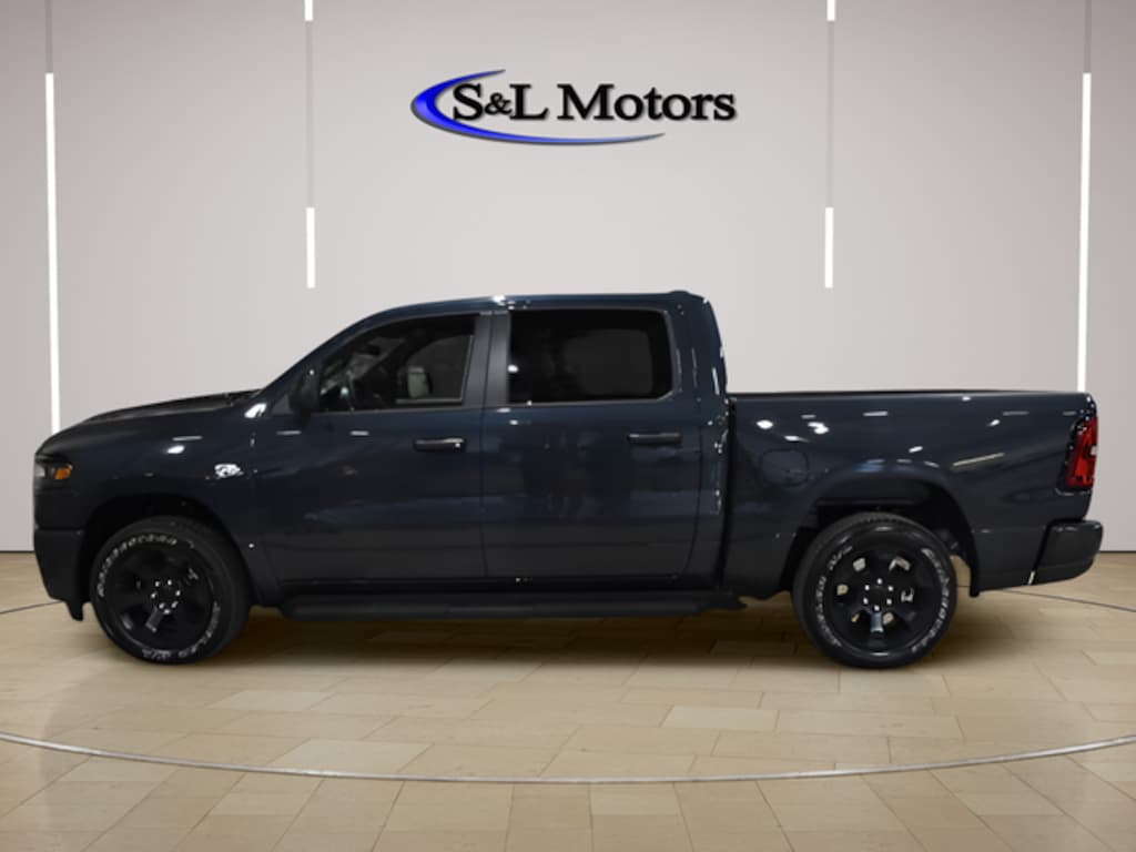 New 2026 Ram 1500 EXPRESS CREW CAB 4X4 5'7 BOX Pickup