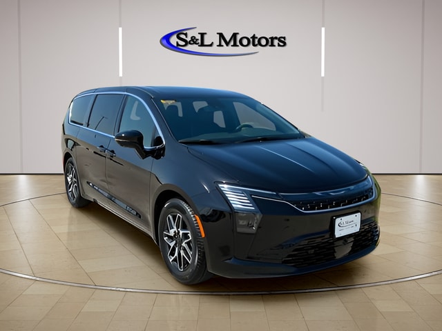 2027 Chrysler Pacifica Limited's photo